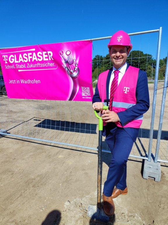 Spatenstich Glasfaserausbau Telekom in Waidhofen - Fuchs